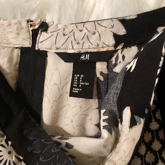 Adorable H&M Short Skirt with Side Pockets Size 8 - Picture 3 of 3